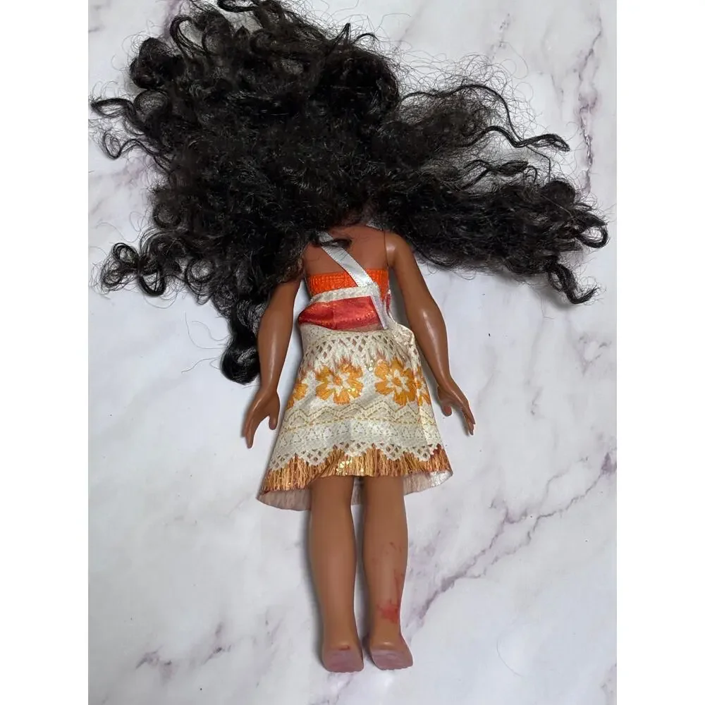 Disney Doll Hasbro 2015 Moana Figure Figurine Toy With Top And Skirt 9.5”